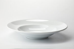 PLATO DE PASTA 28 CM MODELO BOW ROYAL PORCELAIN